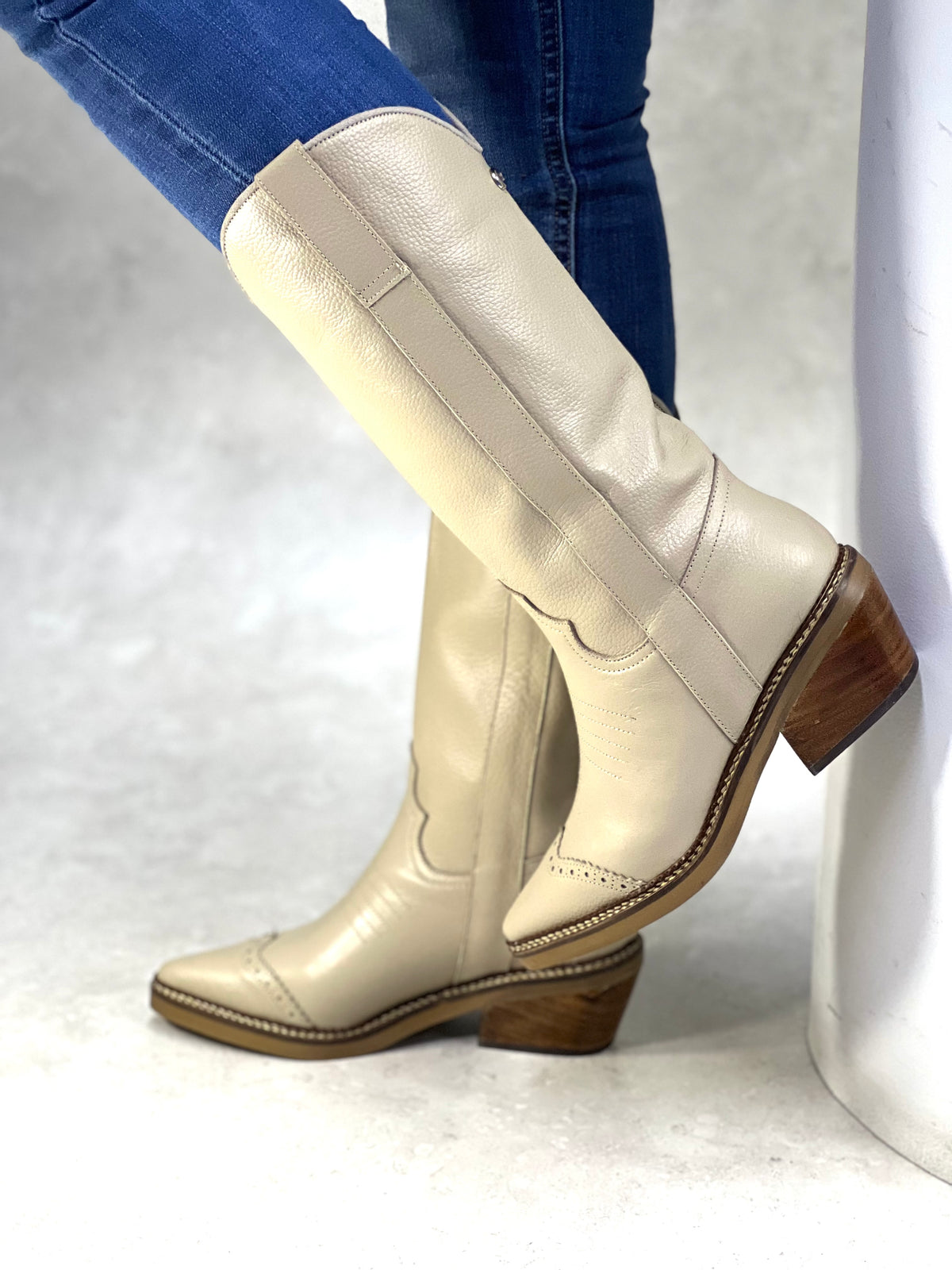 Bota en Cuero Alma Beige